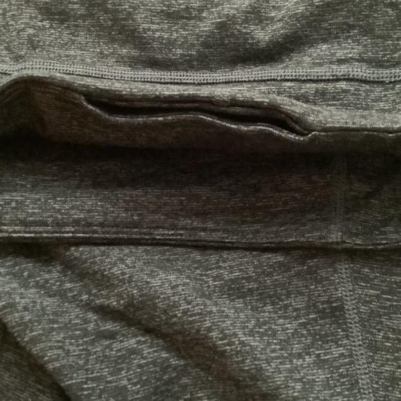 Under Amour All Season Gear Grey Leggings (Size L) - Picture 4 of 4